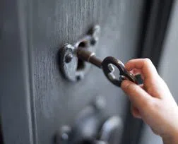City Locksmith Store Phoenix, AZ 480-612-9221 - 14-Unlock-Door